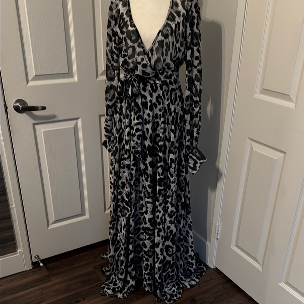 Elegant Black and Gray Leopard Print Maxi Dress